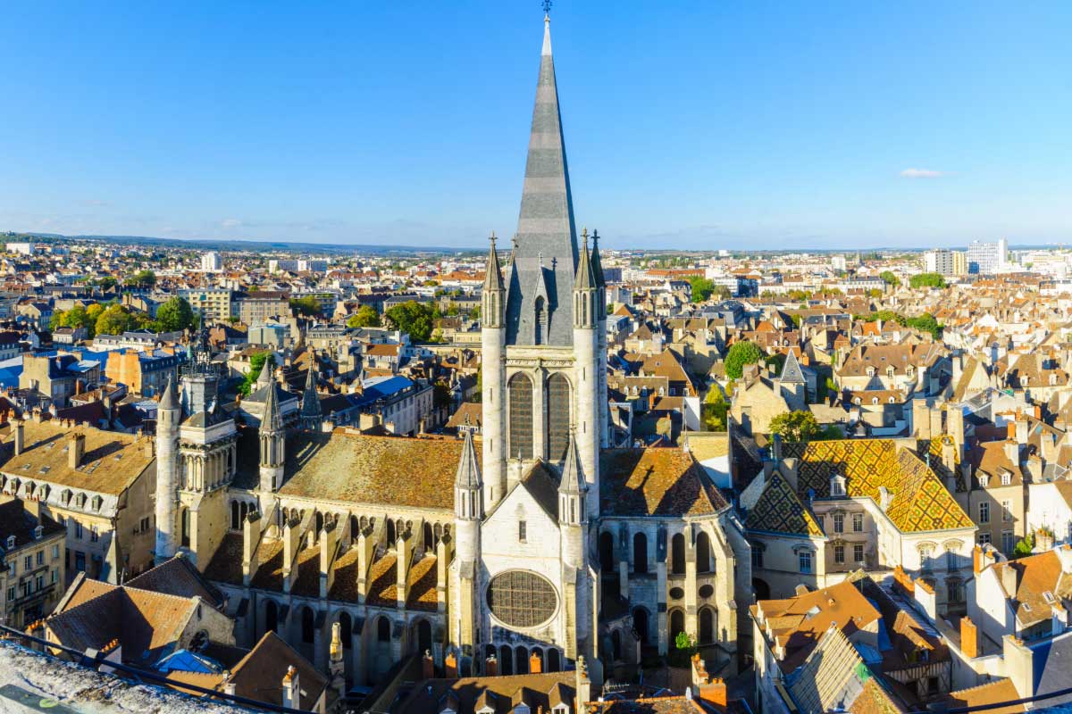 L'église Notre-Dame de Dijon et sa façade aux gargouilles