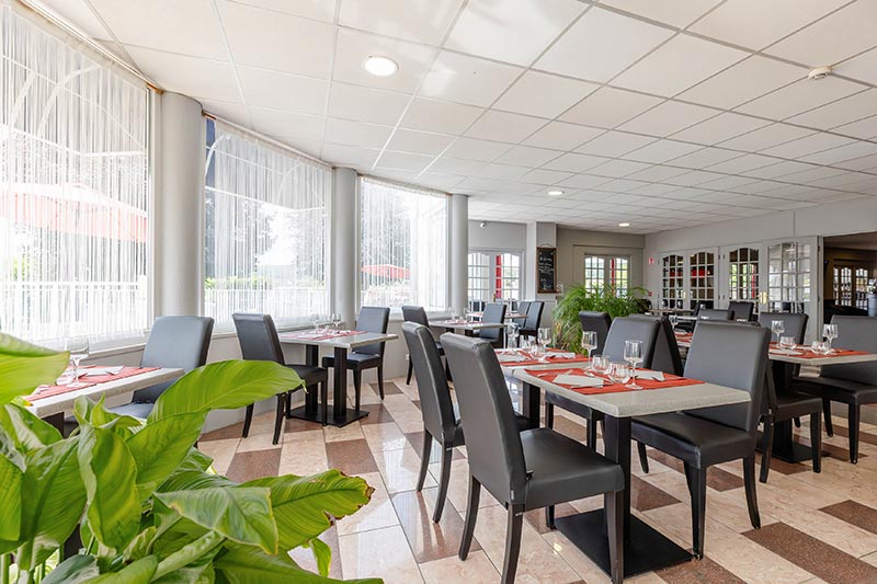 La salle du restaurant de l'Ormichal