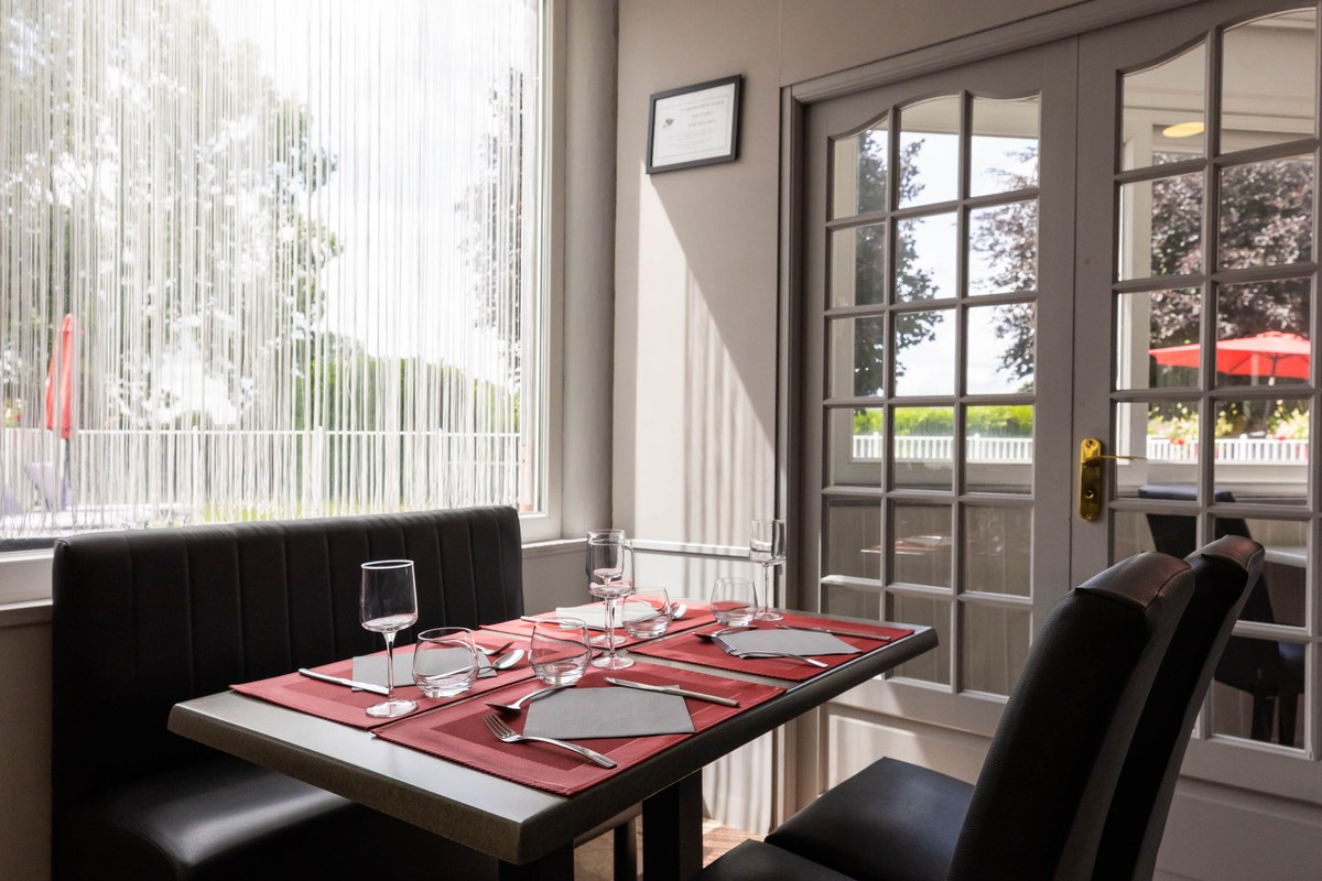 La salle du restaurant vue d'ensemble