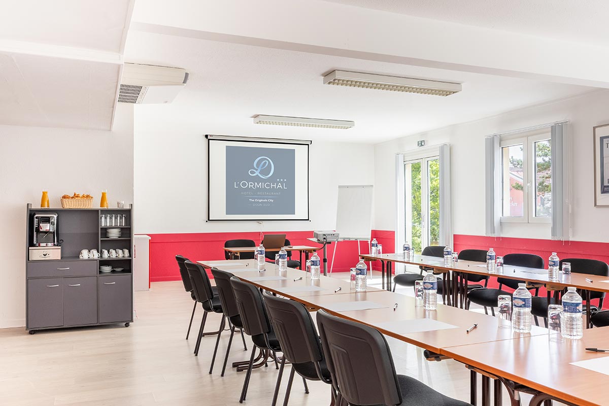 Salle de séminaire équipée à L'Ormichal, aux portes de Dijon